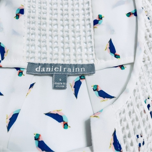 Daniel Rainn Estefany Lace Detail Split Neck Top size S - Picture 5 of 9